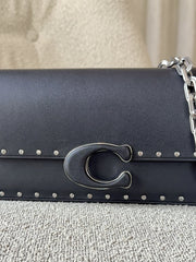 detail-depan-Coach-Idol-Bag-23-With-Rivets-Black-balilene