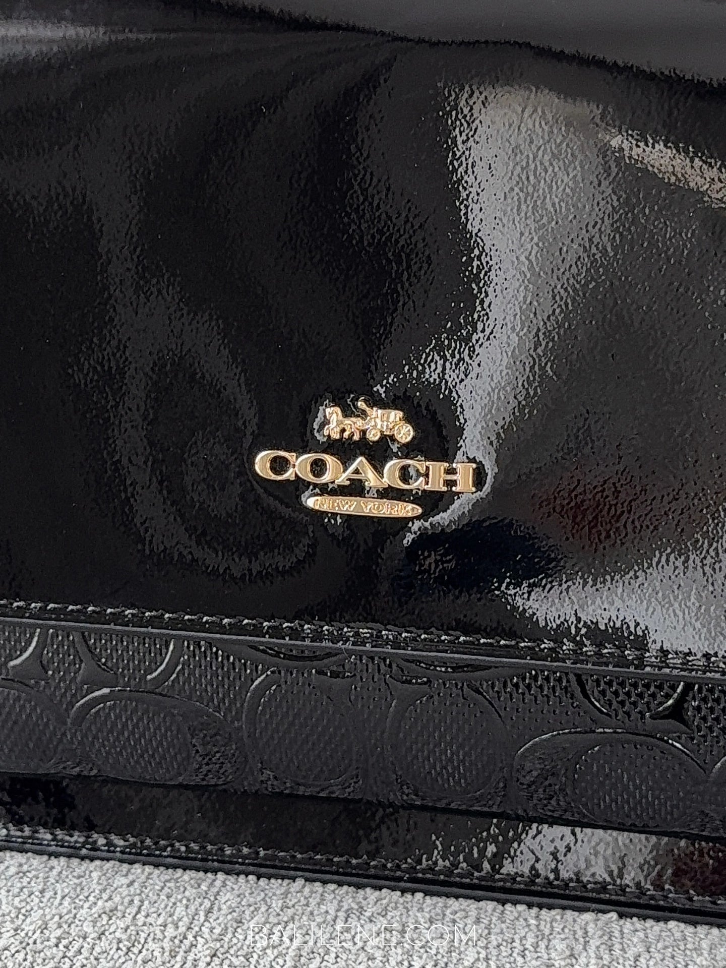 detail-depan-Coach-Klare-Crossbody-Bag-In-Signature-Patent-Leather-Black-balilene