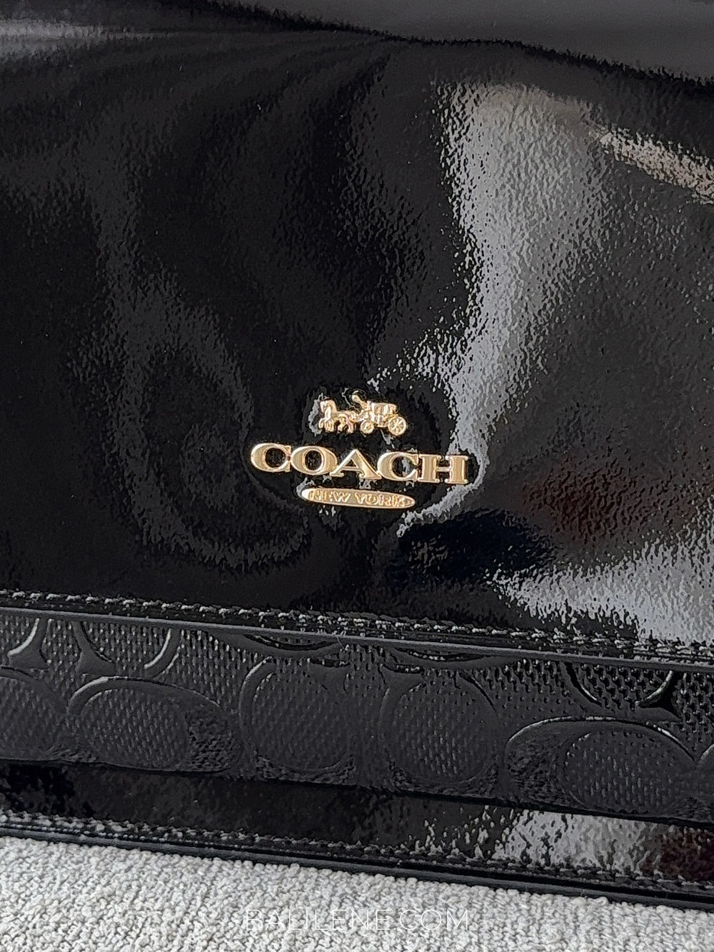 detail-depan-Coach-Klare-Crossbody-Bag-In-Signature-Patent-Leather-Black-balilene