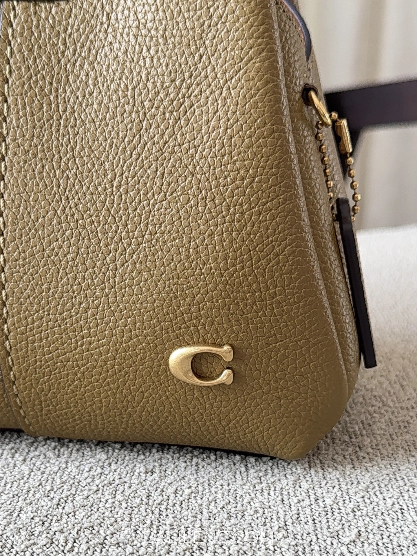 detail-depan-Coach-Lana-Shoulder-Bag-19-Muted-Olive-balilene