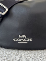 detail-depan-Coach-Pace-Shoulder-Bag-Black-balilene