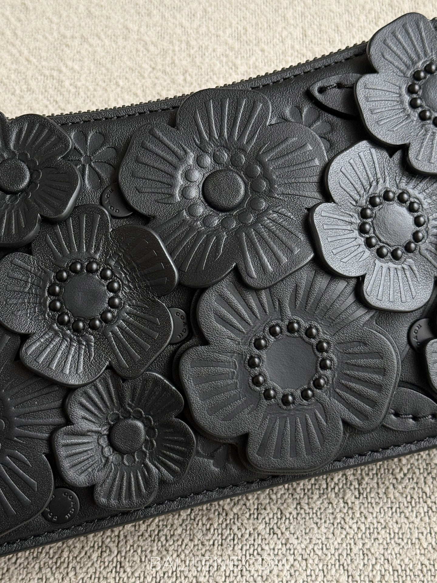detail-depan-Coach-Penn-Shoulder-Bag-With-Tea-Rose-Black-balilene