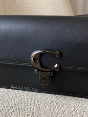 detail-depan-Coach-Studio-Baguette-In-Glovetanned-Leather-Shoulder-Bag-Black-balilene