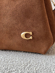 detail-depan-Coach-Suede-Lana-Shoulder-Bag-19-Warm-Brown-balilene