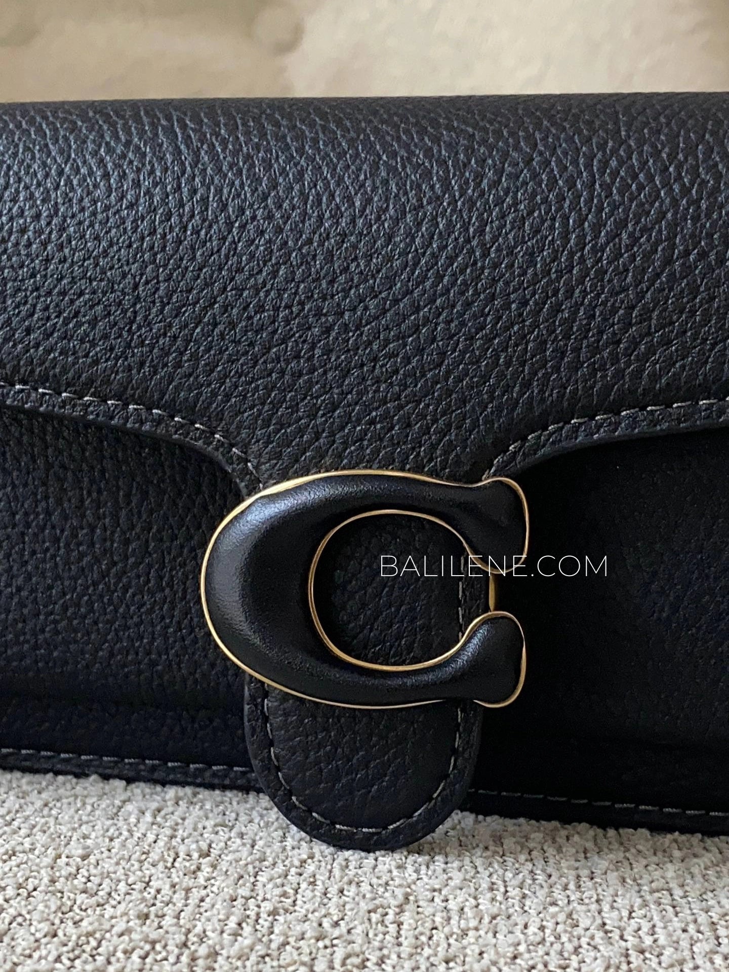 detail-depan-Coach-Tabby-Crossbody-Wristlet-Black-balilene