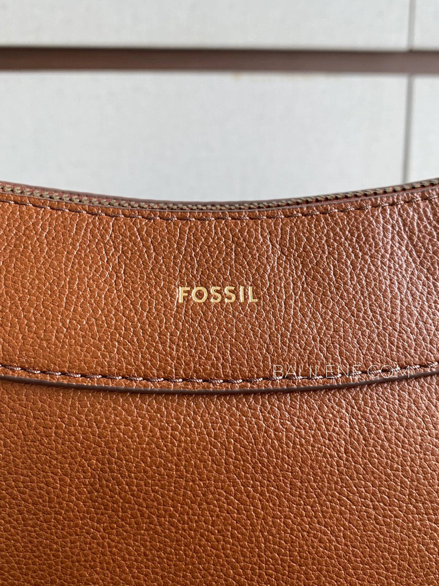 detail-depan-Fossil-Skylar-Leather-Baguette-Brown-balilene