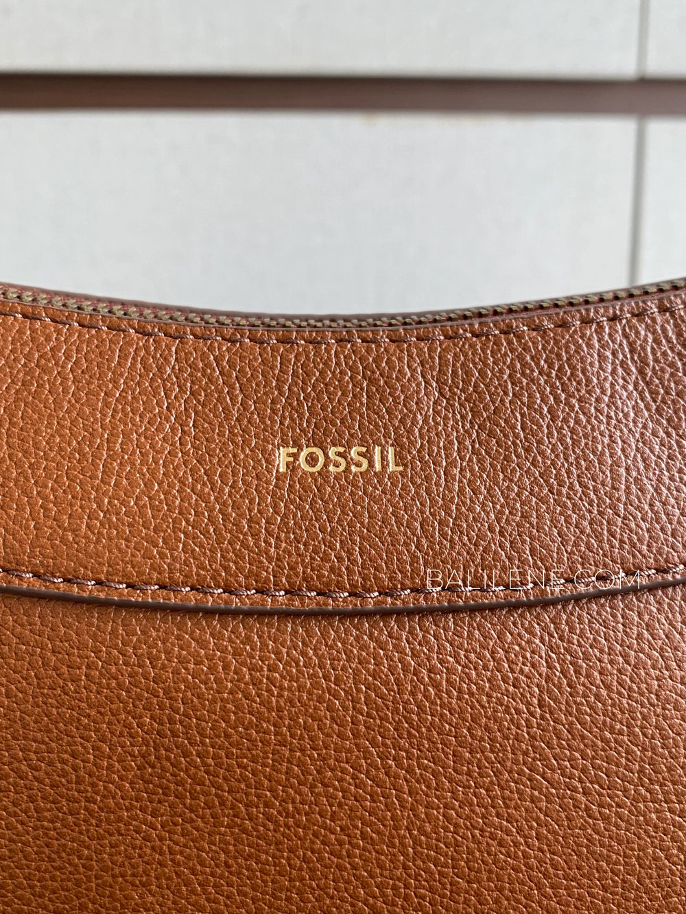 detail-depan-Fossil-Skylar-Leather-Baguette-Brown-balilene
