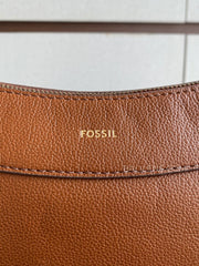 detail-depan-Fossil-Skylar-Leather-Baguette-Brown-balilene