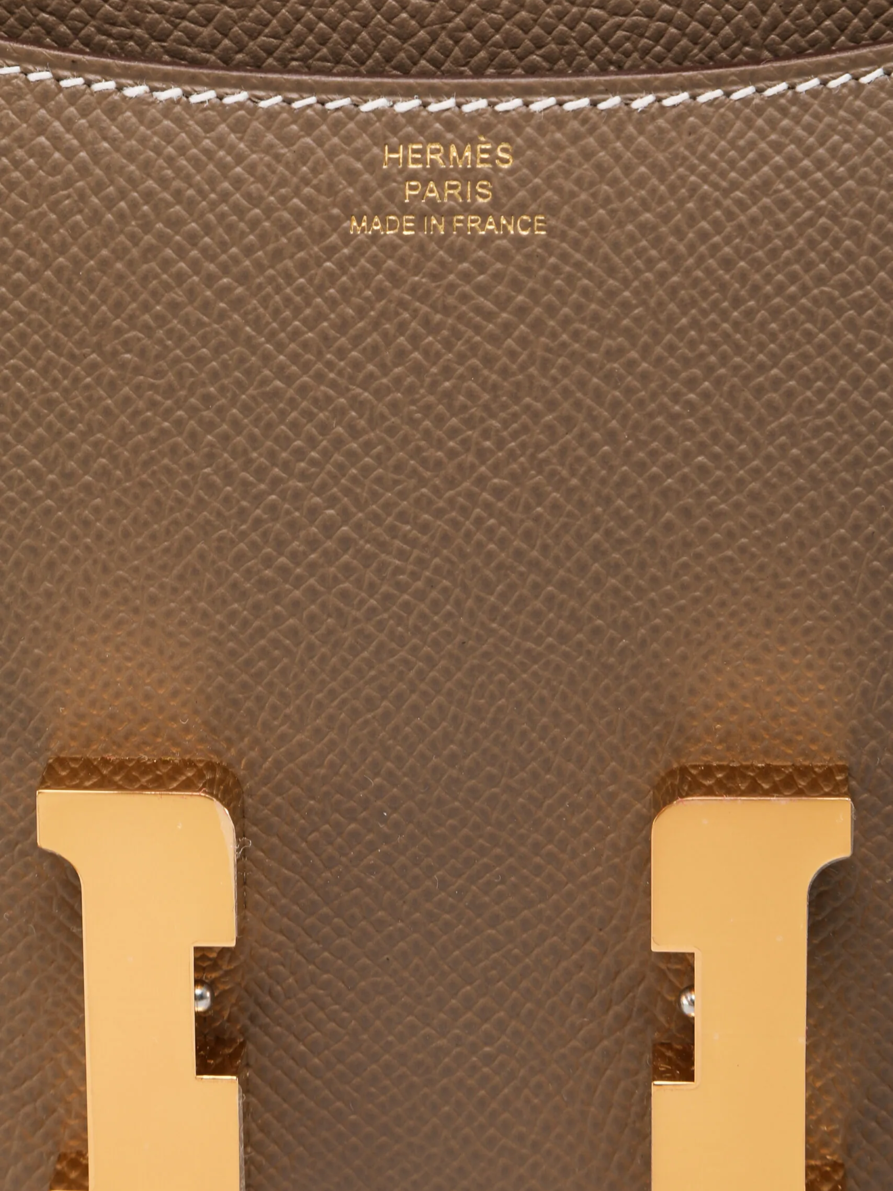 detail-depan-Hermes-Constance-18-Etoupe-Epsom-Gold-hardware