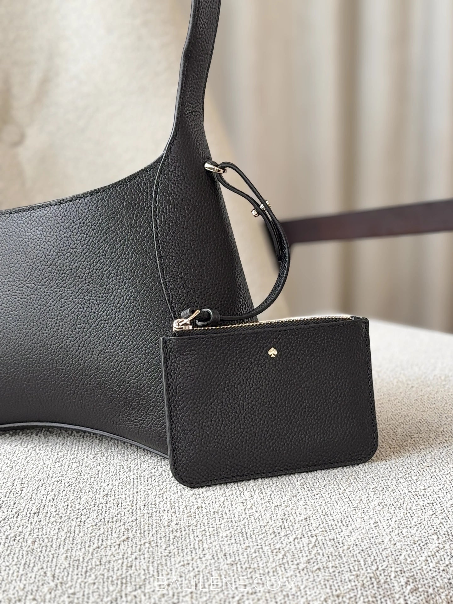 detail-depan-Kate-Spade-454-Sculpted-Shoulder-Bag-Black-balilene