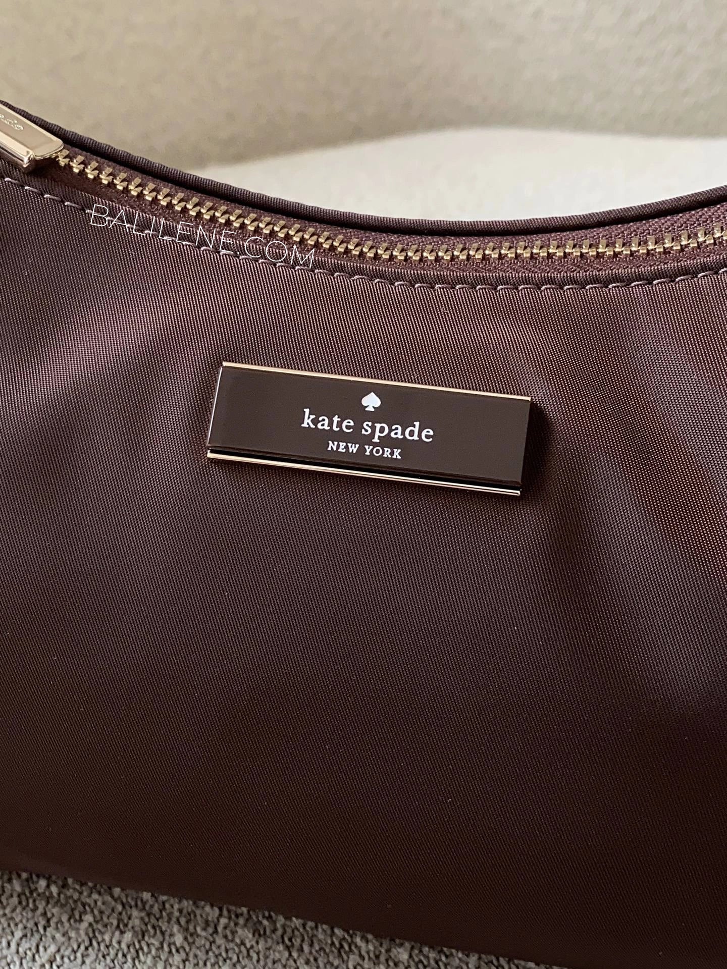detail-depan-Kate-Spade-Carter-Nylon-Small-Shoulder-Bag-Hot-Fudge-balilene
