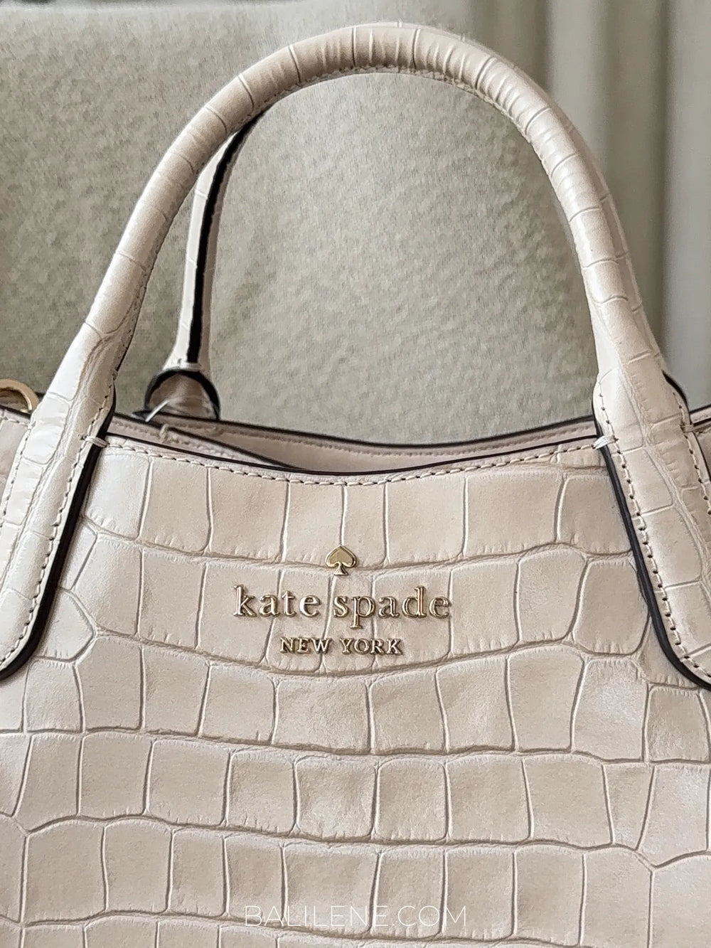 detail-depan-Kate-Spade-Dumpling-Croc-Embossed-Small-Satchel-Bag-In-Bare-balilene