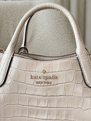 detail-depan-Kate-Spade-Dumpling-Croc-Embossed-Small-Satchel-Bag-In-Bare-balilene