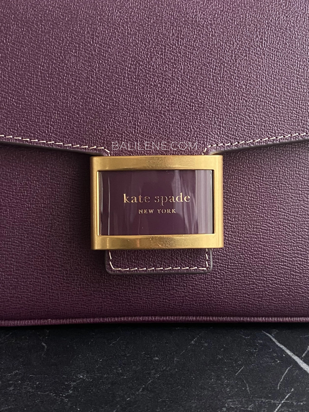 detail-depan-Kate-Spade-Katy-Medium-Convertible-Shoulder-Bag-Deep-Chery-balilene