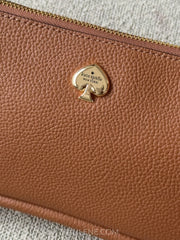 detail-depan-Kate-Spade-Kayla-Pebbled-Leather-Convertible-Wristlet-Brown-balilene