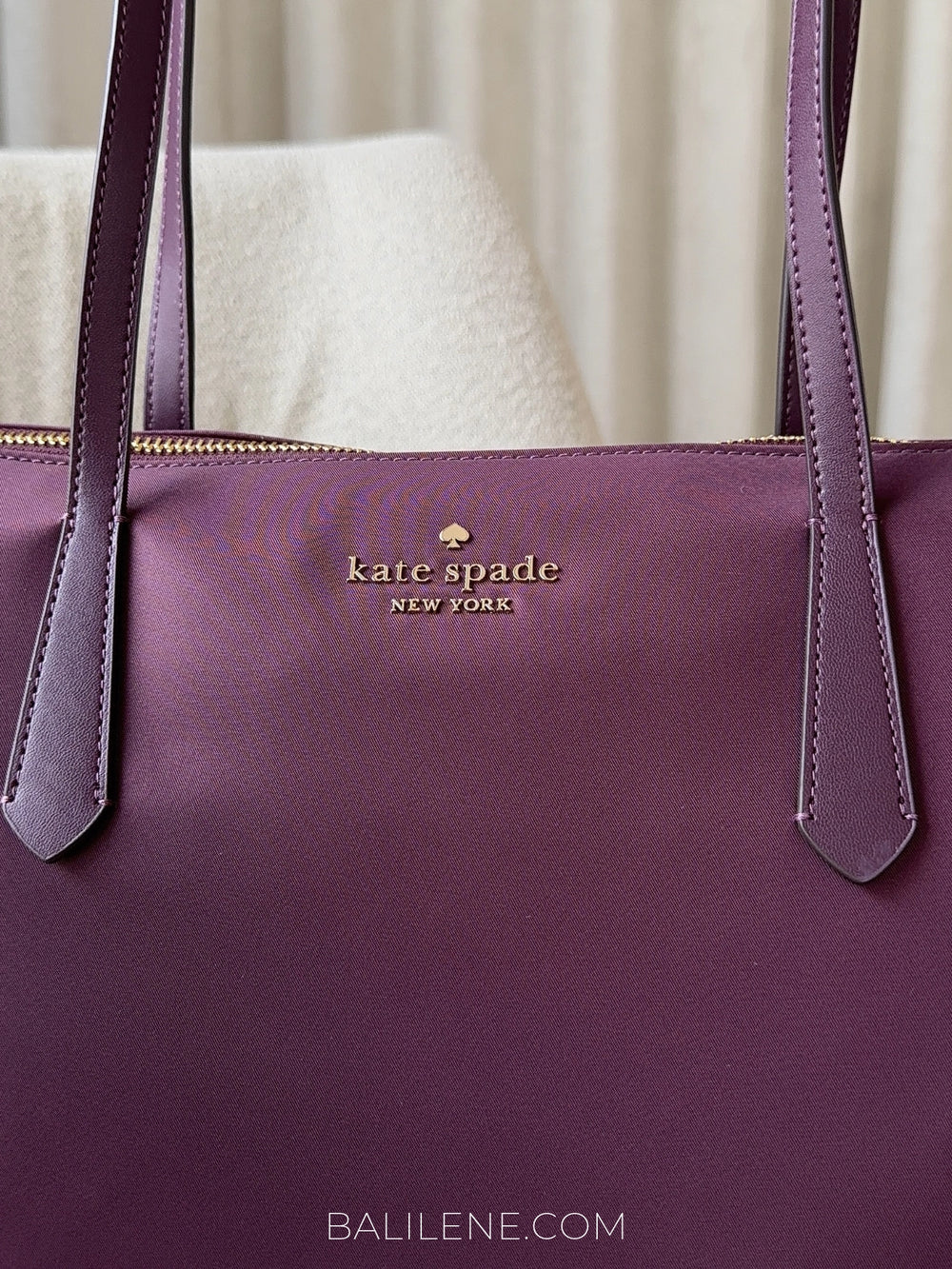 detail-depan-Kate-Spade-Kitt-Medium-Nylon-Tote-Bag-Deep-Cherry-balilene