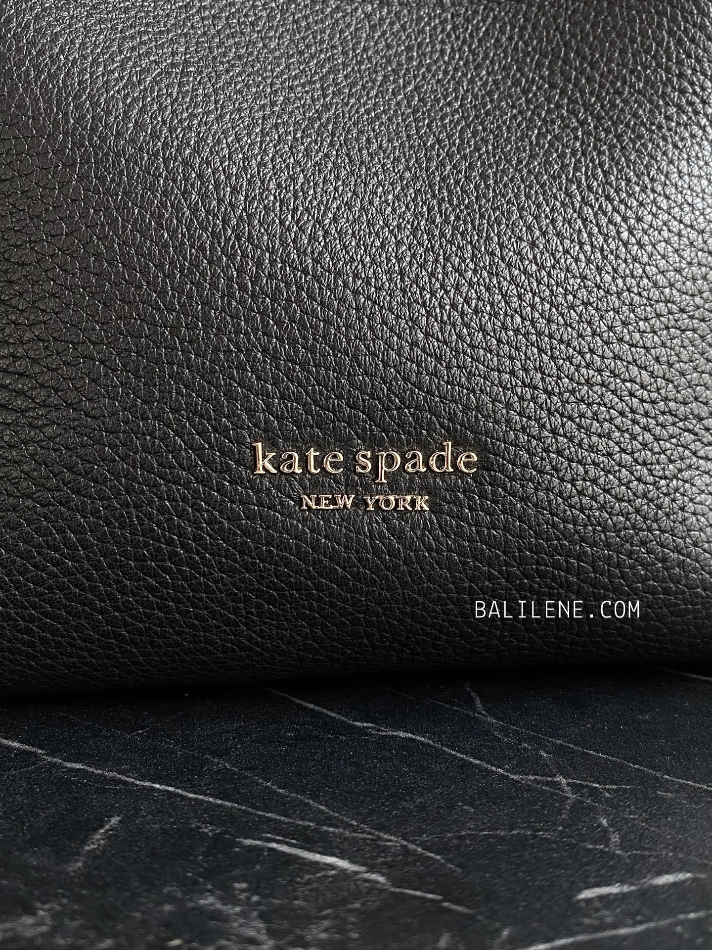 detail-depan-Kate-Spade-Knott-Mini-Crossbody-Pebbled-Leather-Black-balilene