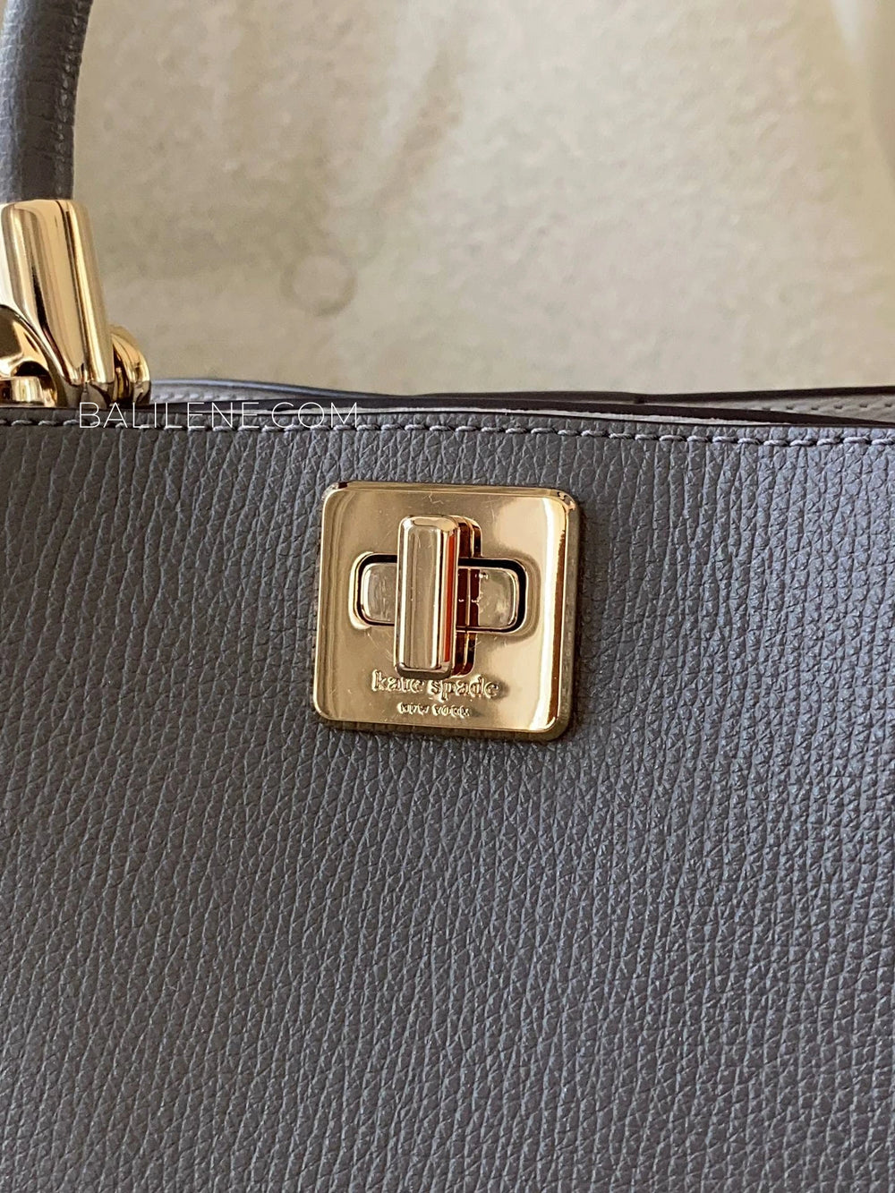 detail-depan-Kate-Spade-Spade-Phoebe-Small-Top-Handle-Bag-Hare-Grey-balilene