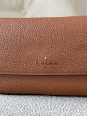 detail-depan-Kate-Spade-Sutton-Mini-Flap-Crossbody-Bag-Warm-Gingerbread-balilene
