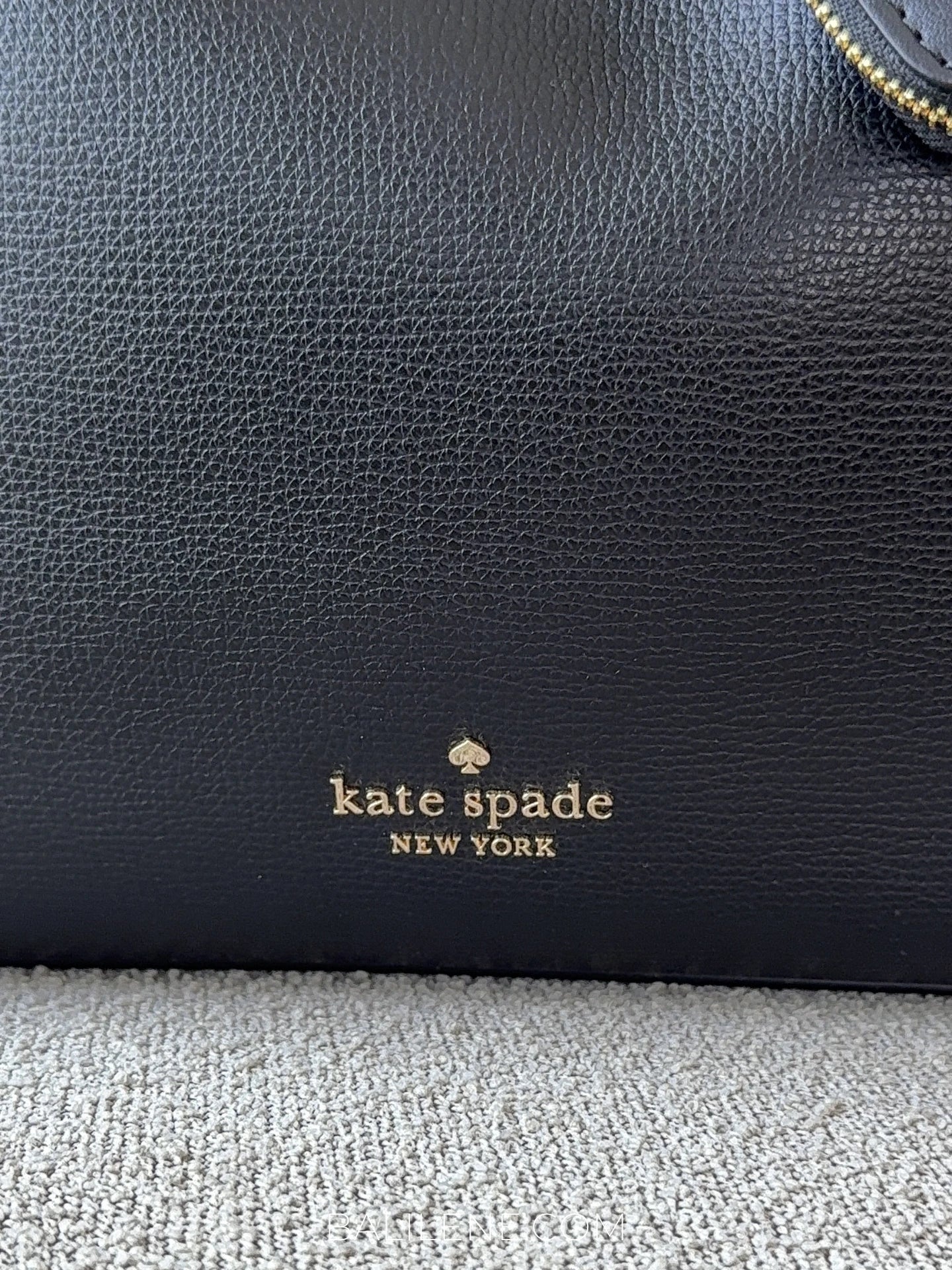 detail-depan-Kate-Spade-Tessa-Tote-Bag-With-Charm-Black-balilene