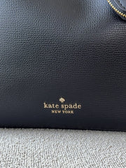 detail-depan-Kate-Spade-Tessa-Tote-Bag-With-Charm-Black-balilene