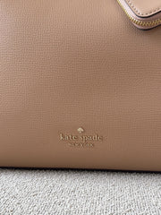 detail-depan-Kate-Spade-Tessa-Tote-Bag-With-Charm-Dried-Cloves-balilene