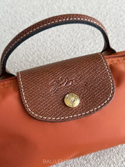 detail-depan-Longchamp-Le-Pliage-Original-Pouch-Brick-balilene