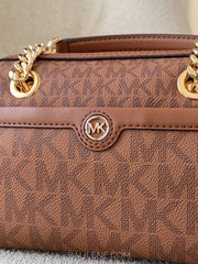 detail-depan-Michael-Kors-Blaire-Extra-Small-Logo-Duffle-Crossbody-Bag-Luggage-balilene