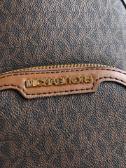 detail-depan-Michael-Kors-Jaycee-Extra-Small-Logo-Brown-balilene