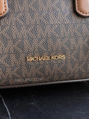 detail-depan-Michael-Kors-Thompson-Extra-Small-Signature-Logo-Convertible-Satchel-Bag-Brown-balilene