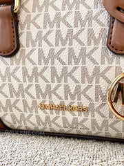 detail-depan-Michael-Kors-Thompson-Extra-Small-Signature-Logo-Convertible-Satchel-Bag-Vanilla-balilene