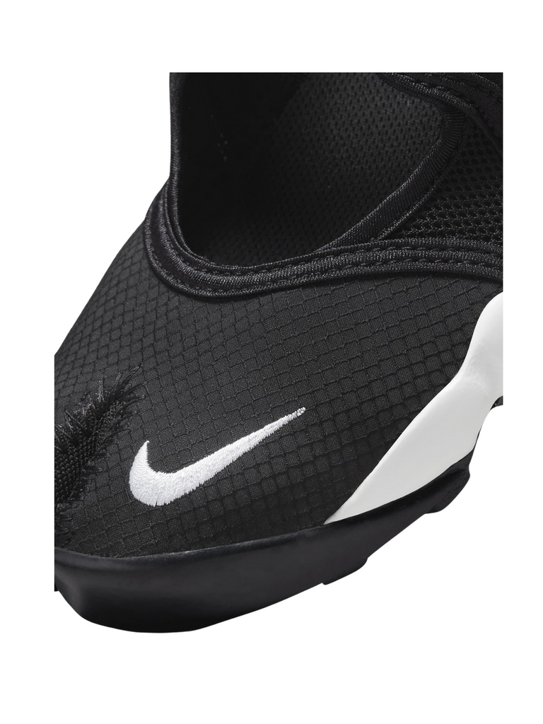detail-depan-Nike-Air-Rift-Breath-Black