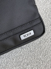 detail-depan-TM-Medium-Kit-Silver-Hardware-Pouch-Black-balilene
