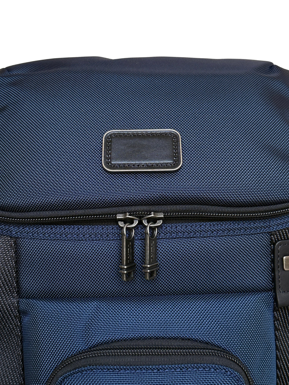 detail-depan-TM-Thornhill-Backpack-Navy