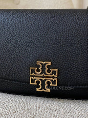 detail-depan-Tory-Burch-Britten-Convertible-Crossbody-Bag-Black-balilene