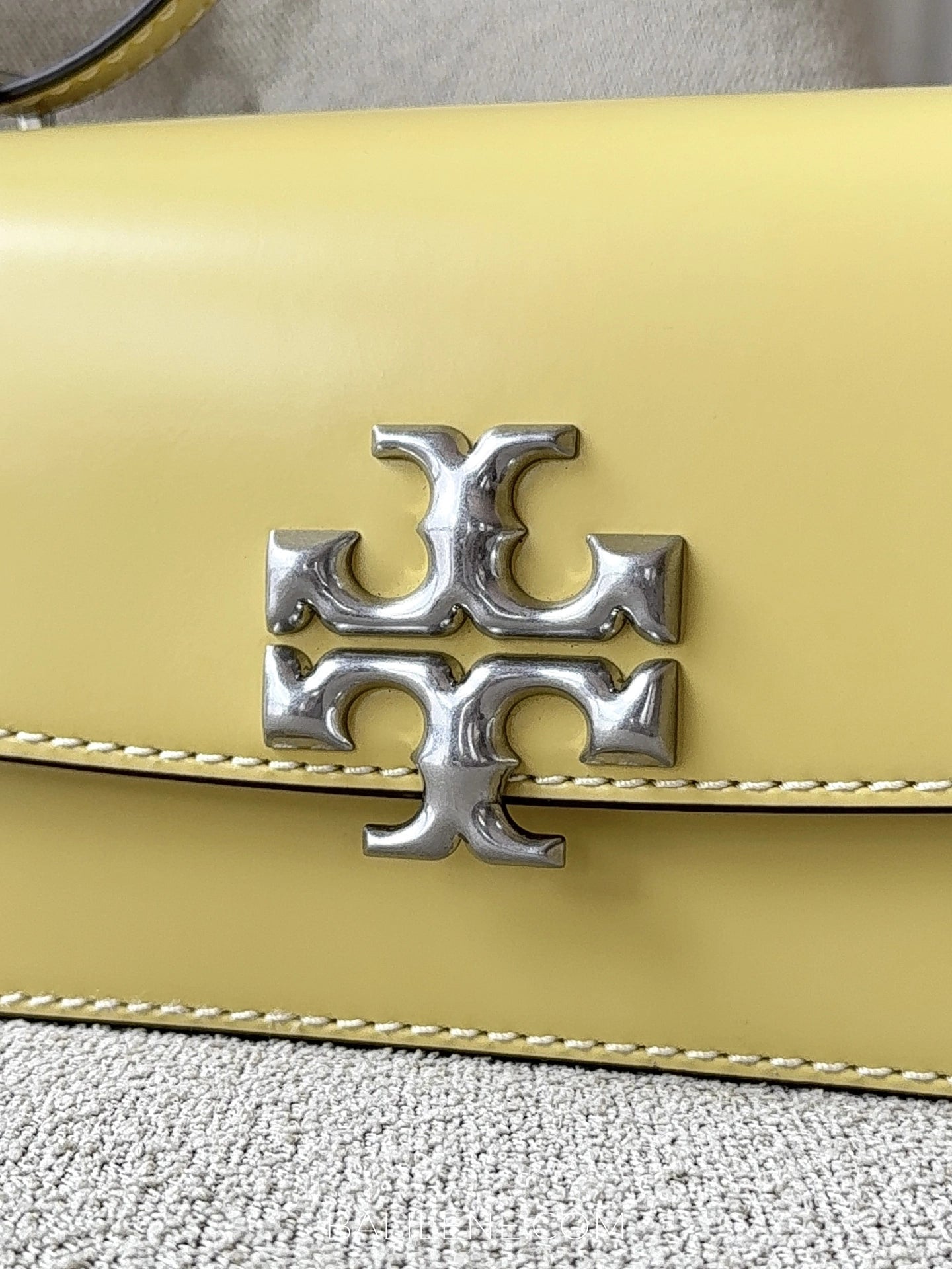 detail-depan-Tory-Burch-Eleanor-Small-EW-Convertible-Shoulder-Bag-Daffodil-balilene