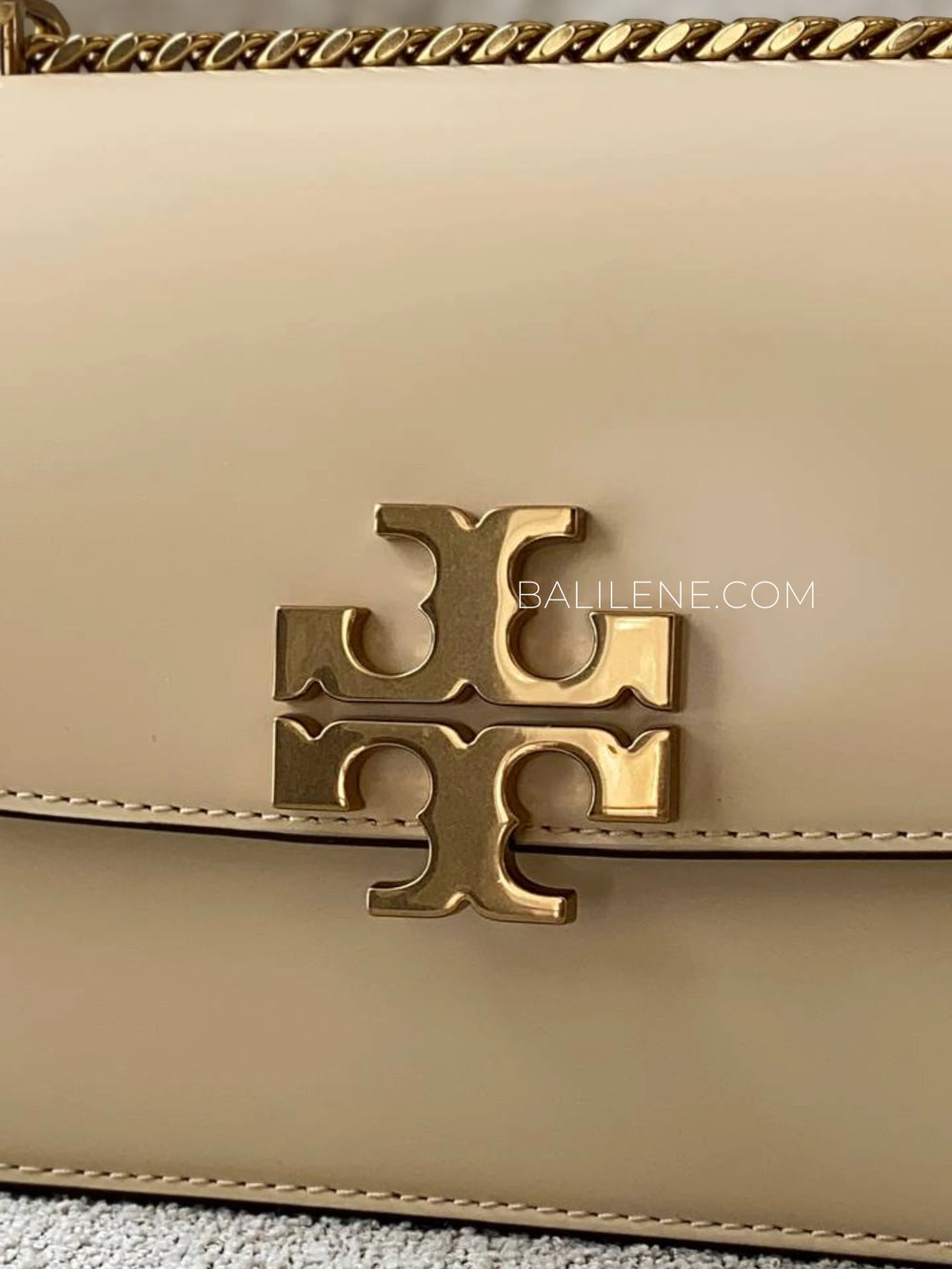 detail-depan-Tory-Burch-Eleanor-Spazzolato-Small-Vanilla-Soft-Serve-balilene