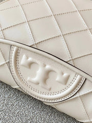 detail-depan-Tory-Burch-Fleming-Soft-Grain-Mini-Crescent-Bag-New-Cream-balilene