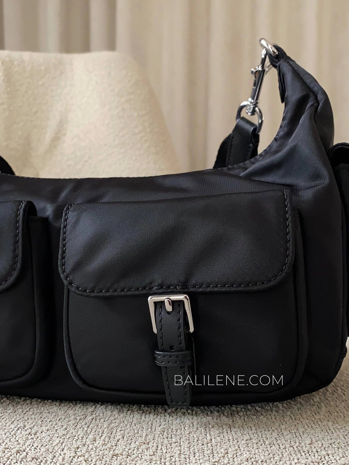 detail-depan-Tory-Burch-Nylon-Convertible-Shoulder-Bag-Black-balilene