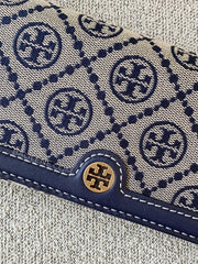 detail-depan-Tory-Burch-T-Monogram-Wallet-Crossbody-Tory-Navy-balilene