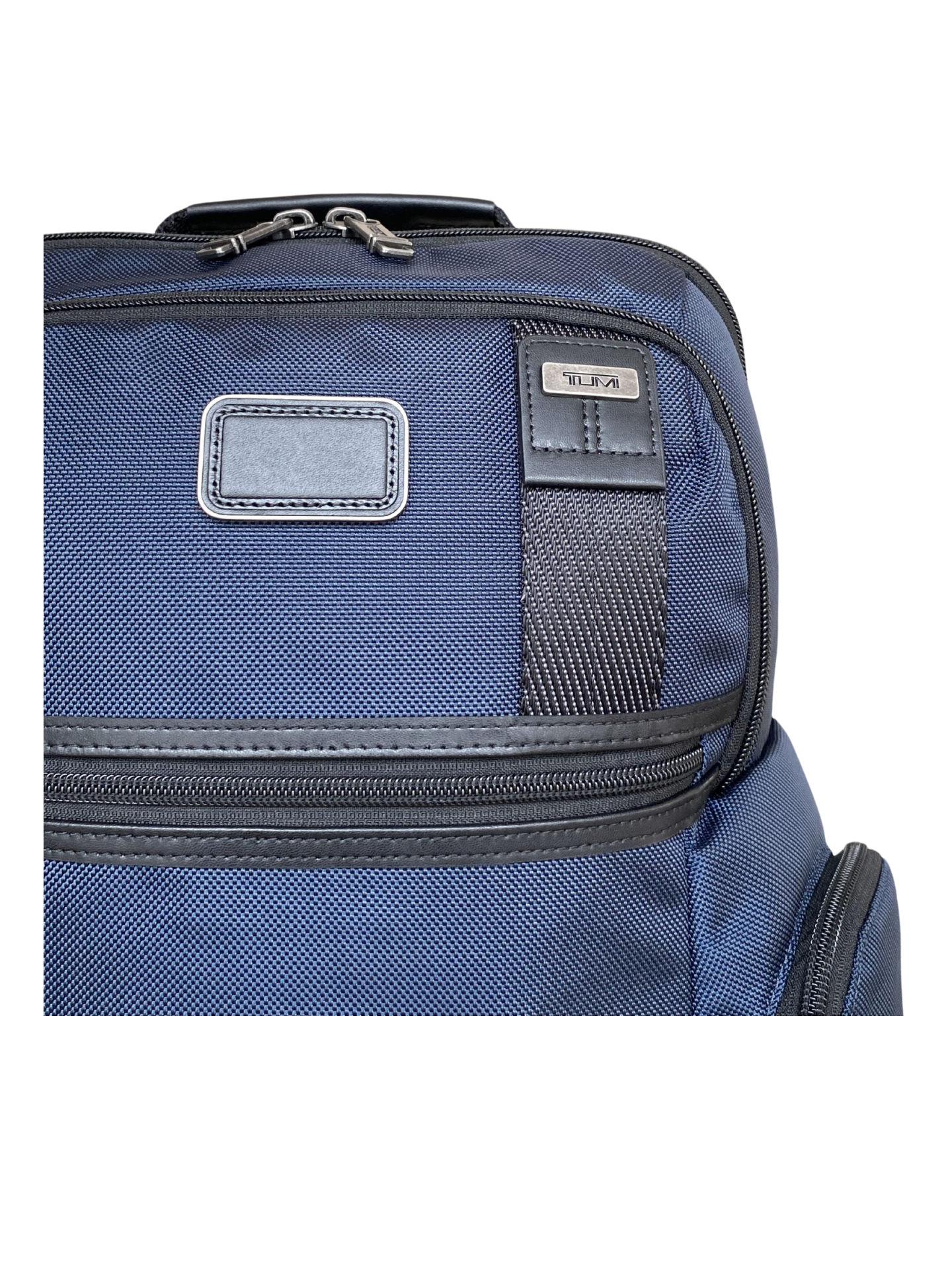 detail-depan-Tumi-Parrish-Backpack-Navy