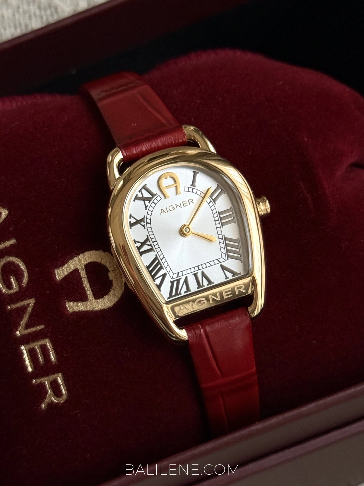 detail-dial-Aigner-Hermada-III-Gold-Case-Red-Leather-Strap-balilene