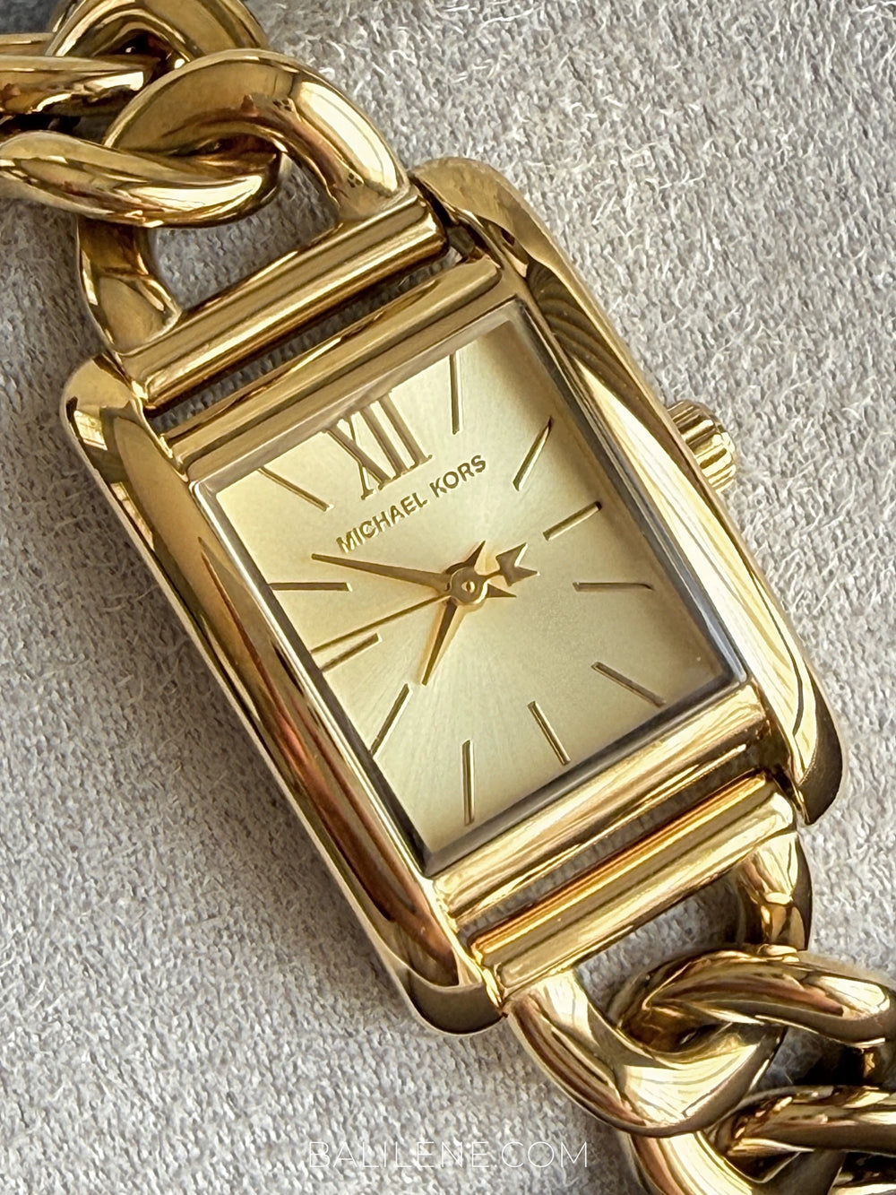 detail-dial-Michael-Kors-Monroe-Gold-Tone-Chain-Bracelet-Watch-balilene