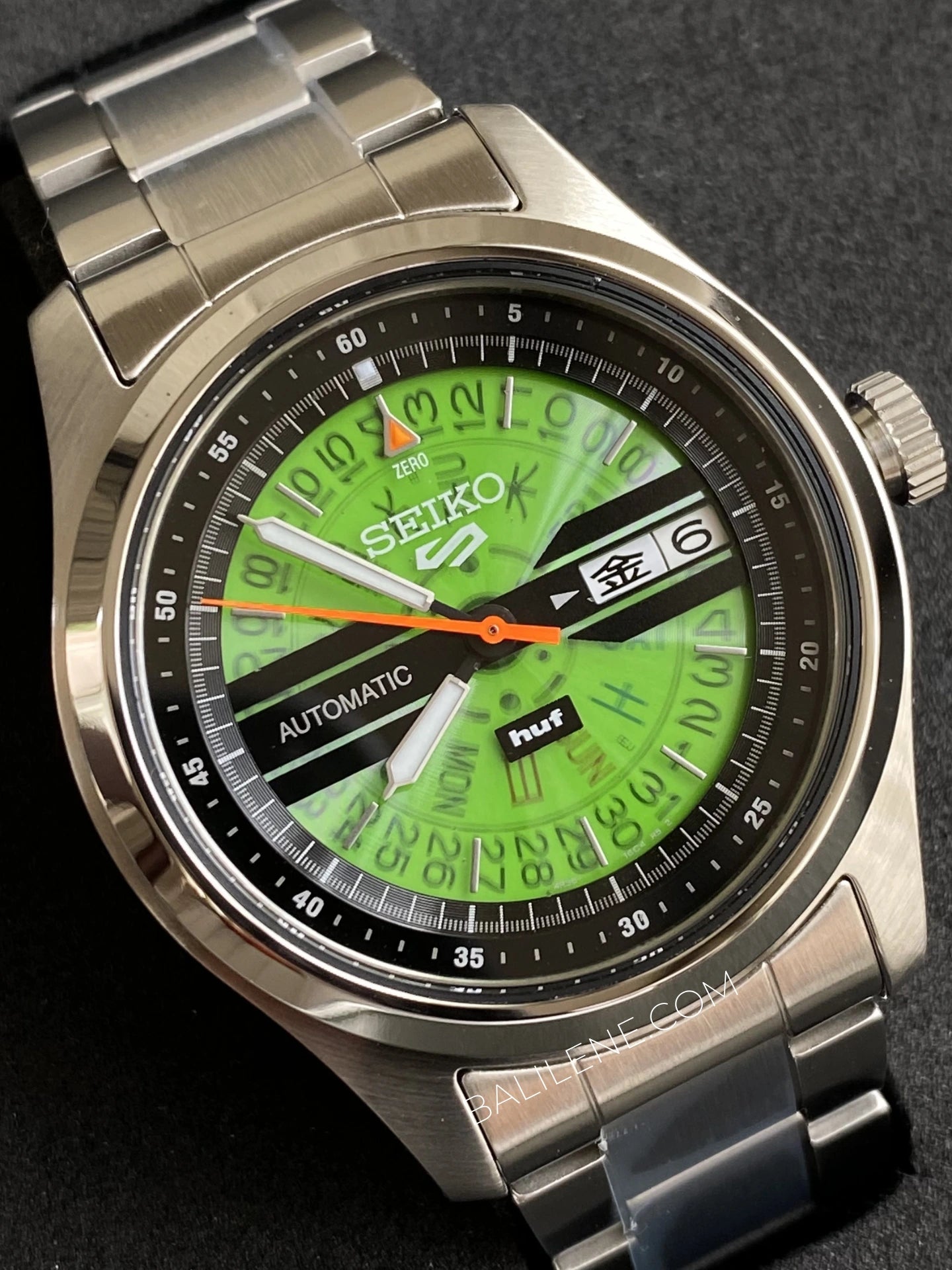 detail-dial-Seiko-5-Sports-SRPM09K1-Watch-Field-Series-HUF-Limited-Edition-balilene