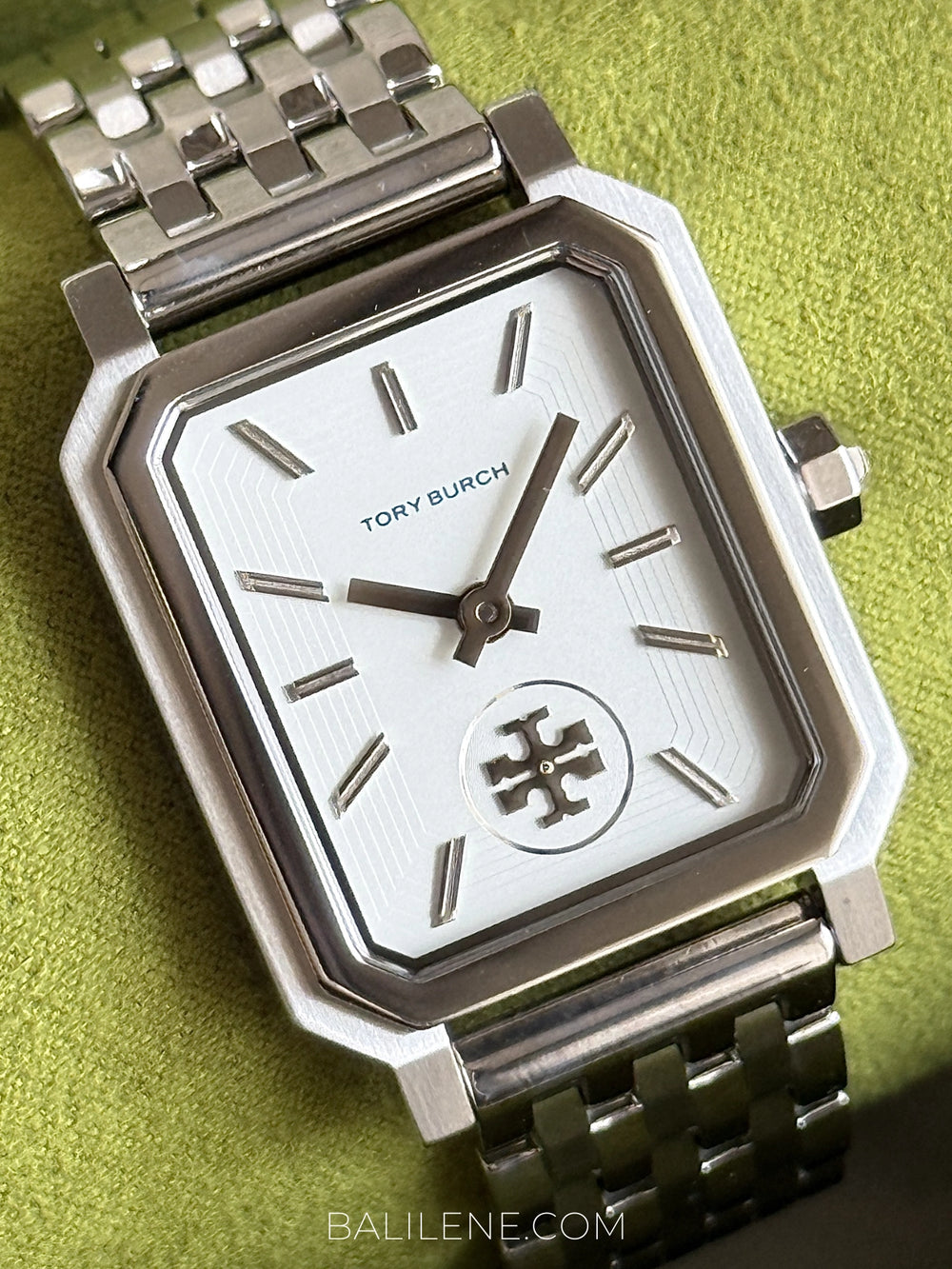 detail-dial-Tory-Burch-Robinson-Silver-Tone-White-Dial-Ladies-Watch-balilene