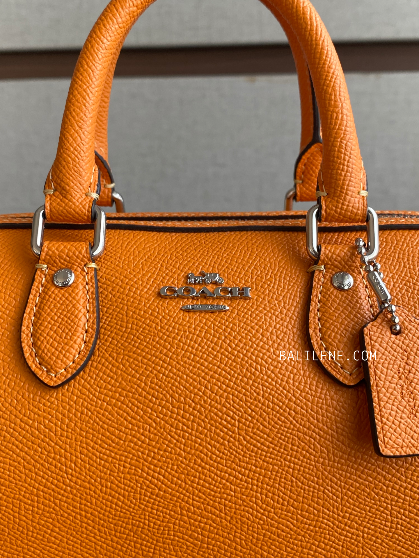 detail-gambar-Coach-Rowan-Mini-Bright-Mandarin-balilene