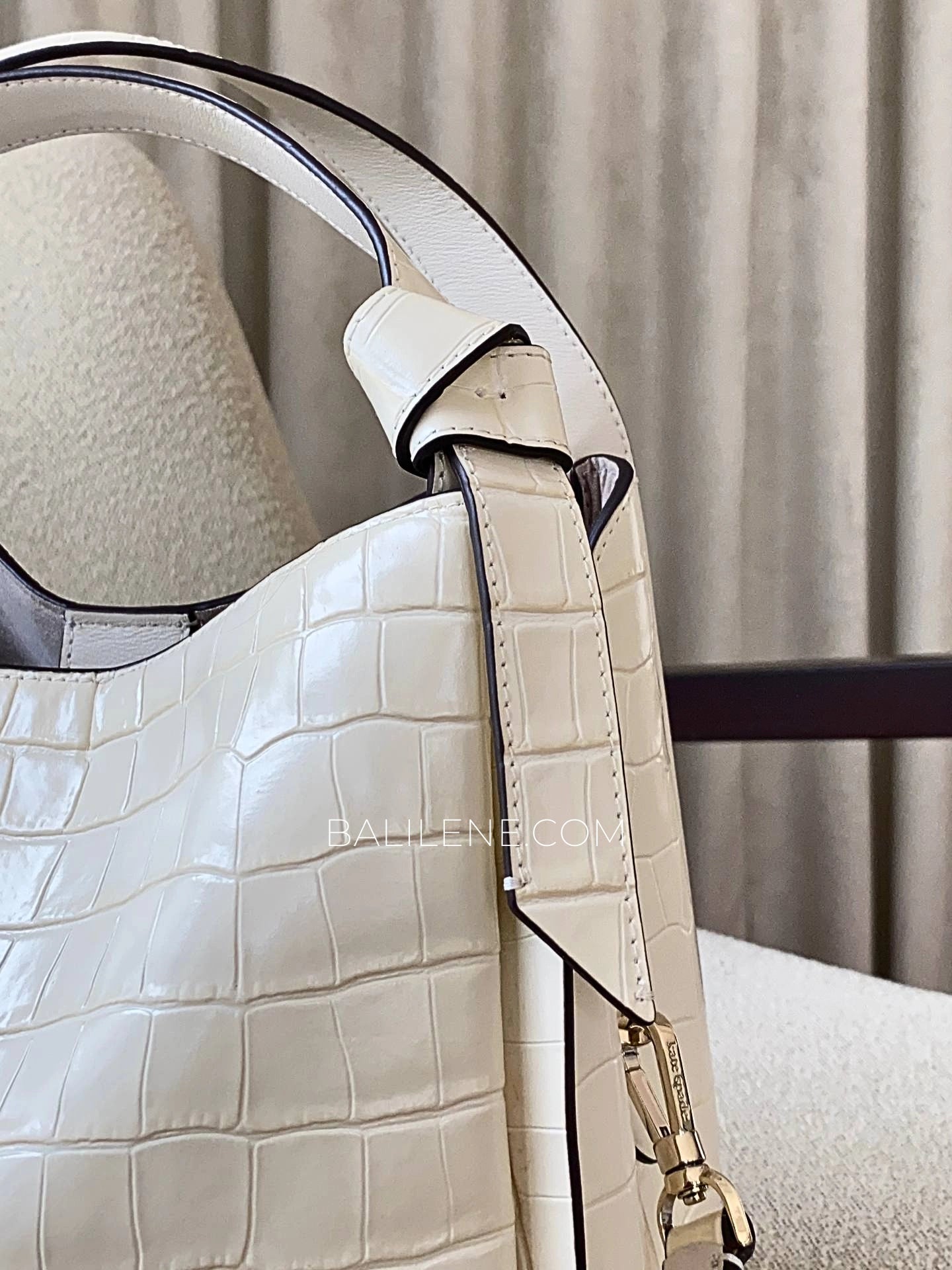 detail-handle-Kate-Spade-Knott-Croc-embossed-Medium-Crossbody-Tote-Halo-White-balilene