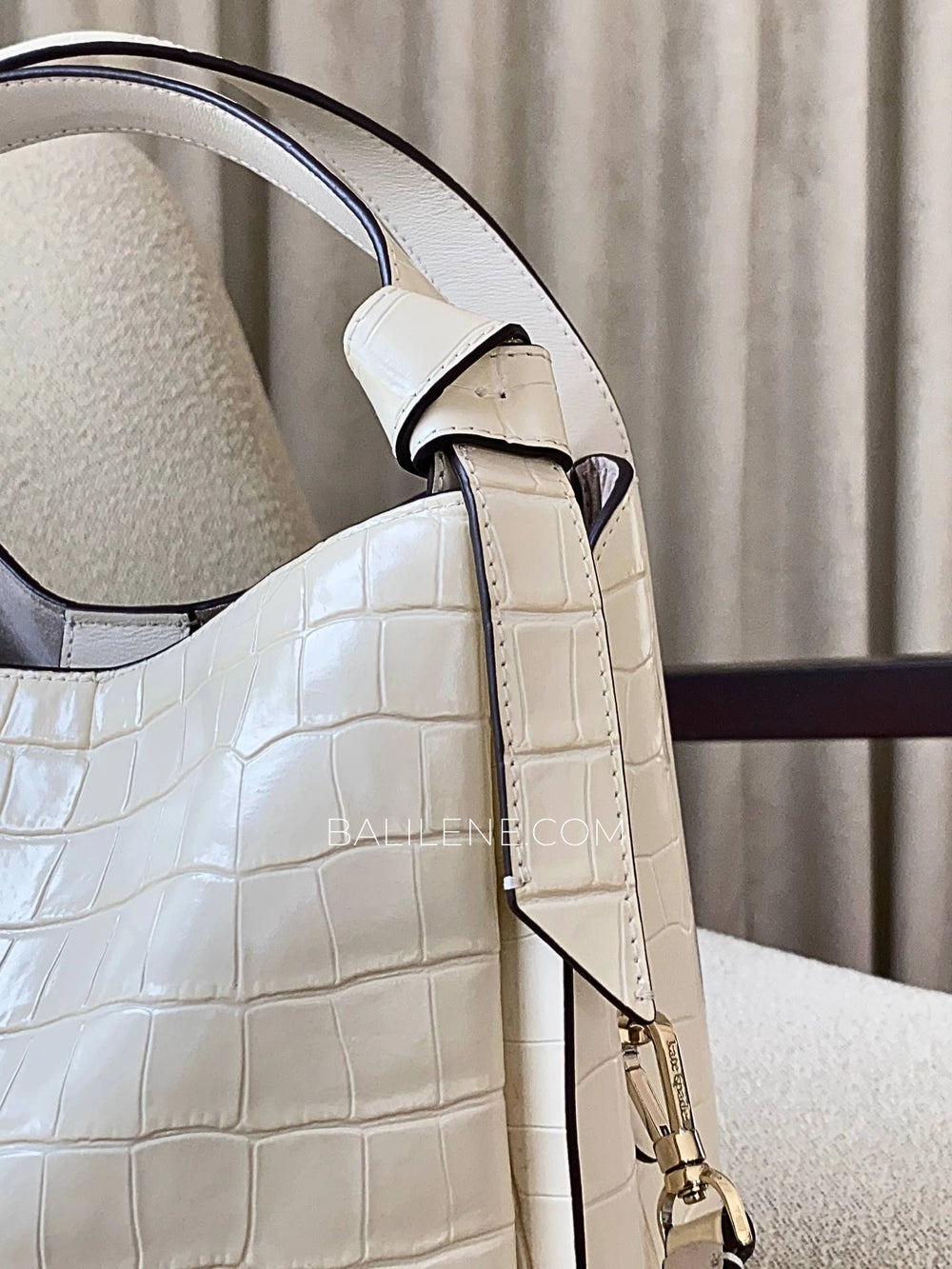 detail-handle-Kate-Spade-Knott-Croc-embossed-Medium-Crossbody-Tote-Halo-White-balilene