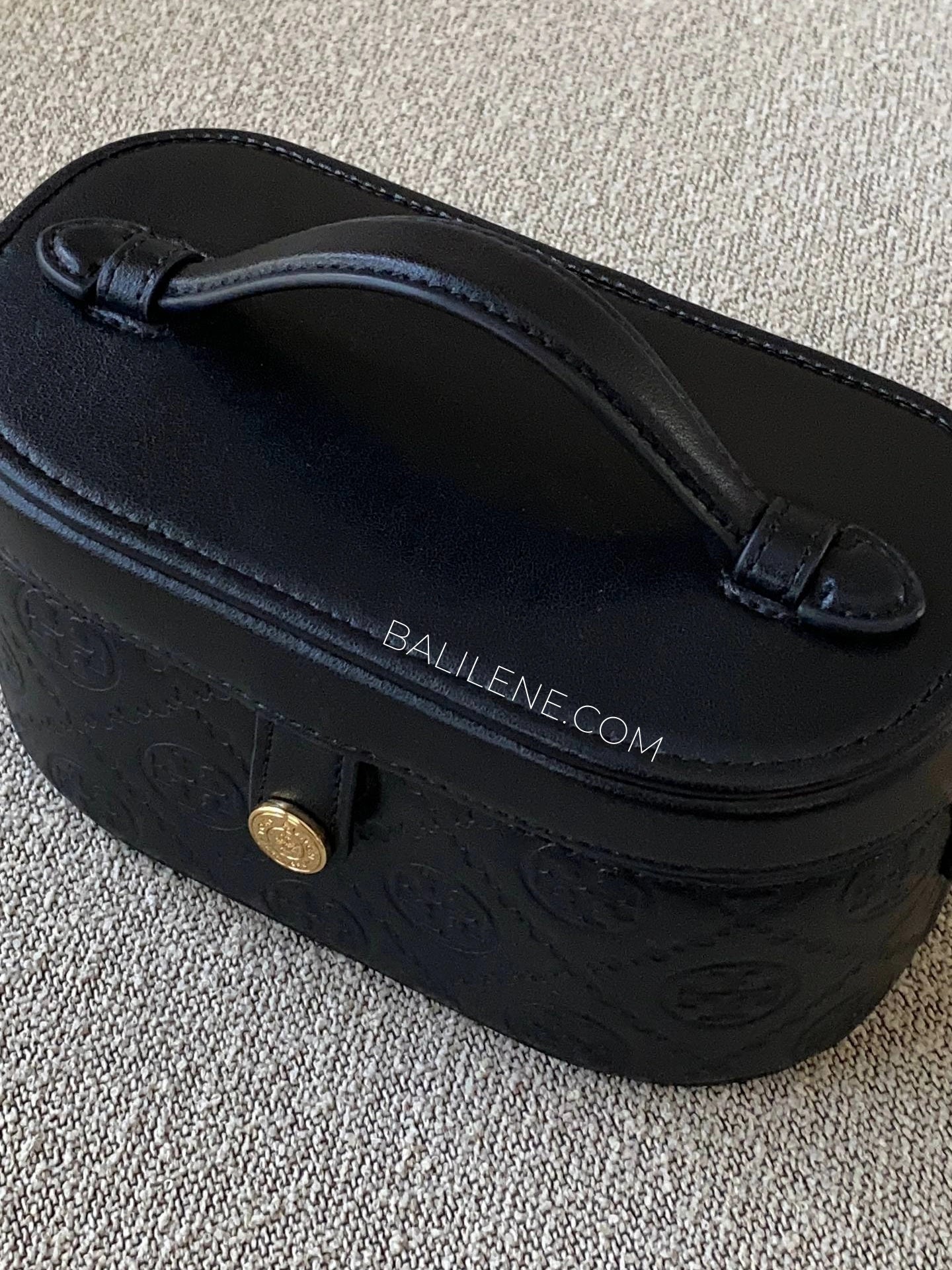 detail-handle-Tory-Burch-T-Monogram-Leather-Vanity-Case-Bag-Black-balilene