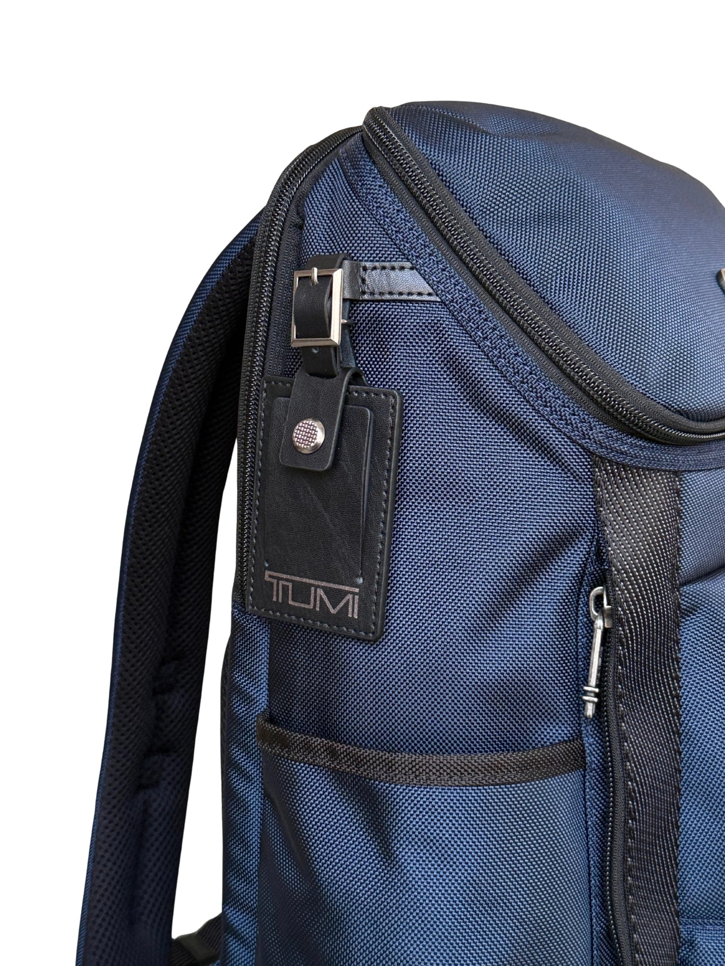 detail-hangtag-TM-Thornhill-Backpack-Navy